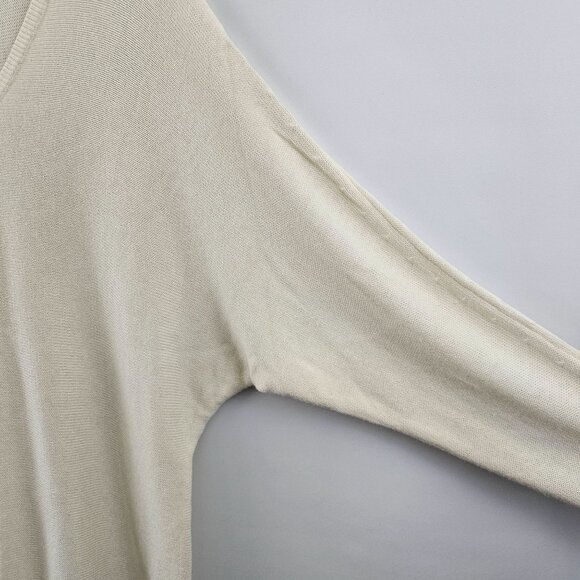 Liz Claiborne Sweater V-Neck Size L Cream Bat Wing Rabbit Hair Quiet Luxury NEW - Picture 6 of 12